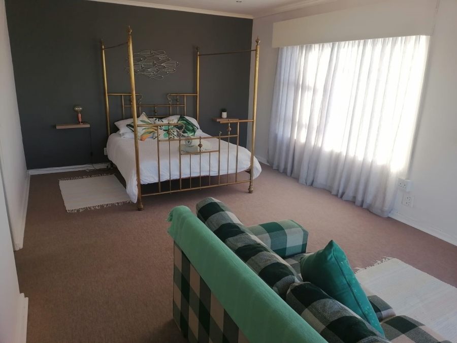 6 Bedroom Property for Sale in Paradise Beach Eastern Cape
